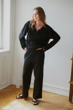 the subtle button down