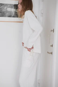 the subtle button down